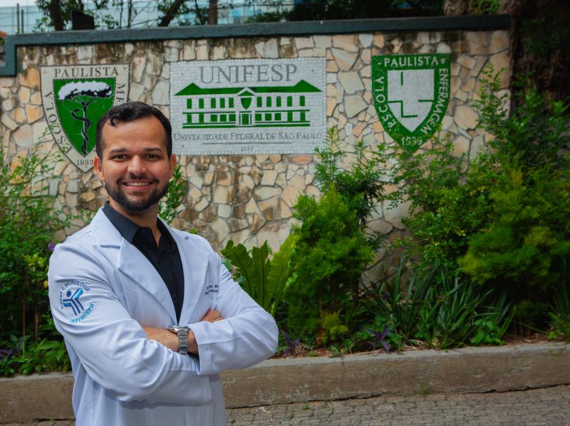 Dr. Bruno William em consultório