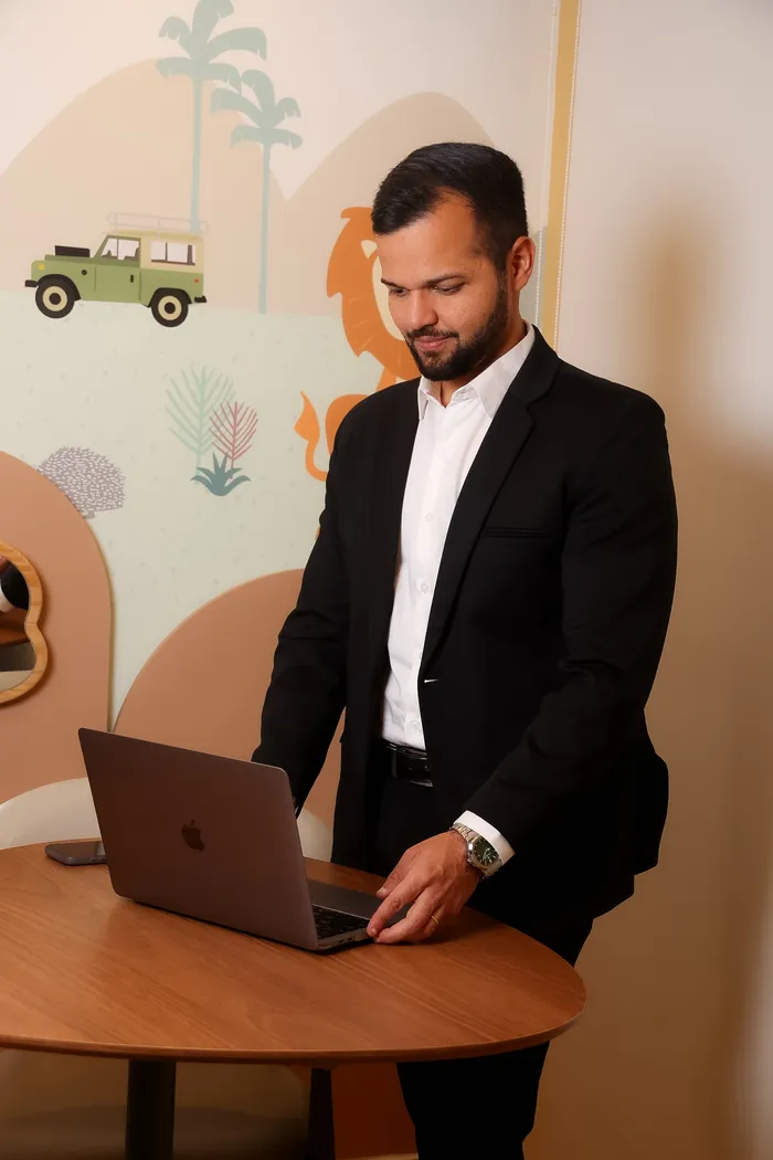 Dr. Bruno William em atendimento online